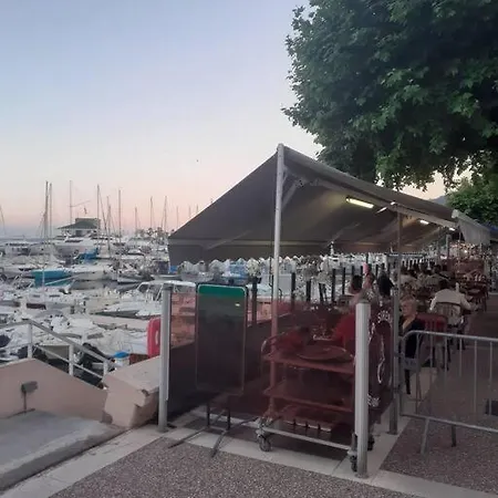 Jolie 2p Au Centre De Golfe-juan A 2mn Des Plages Daire Vallauris