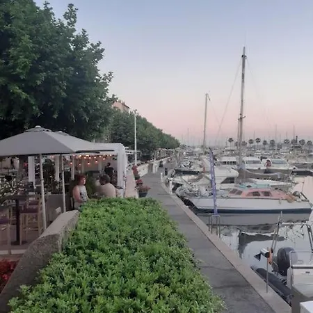 Jolie 2p Au Centre De Golfe-juan à 2mn Des Plages Vallauris